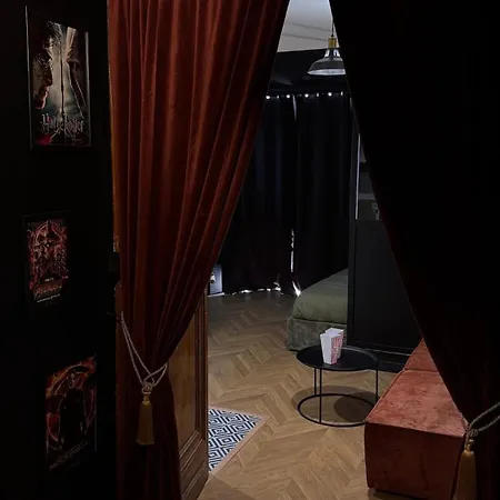Dernier Ticket Pour La Seance - Cinema Face Au Theatre Lejlighed *