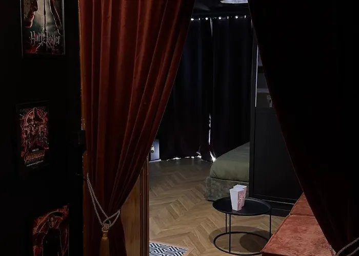 Dernier Ticket Pour La Seance - Cinema Face Au Theatre Διαμέρισμα *